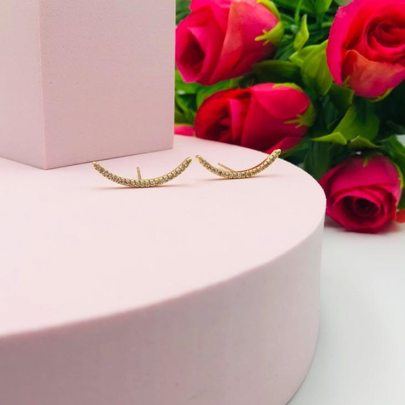 Brinco Ear Cuff Cravejado