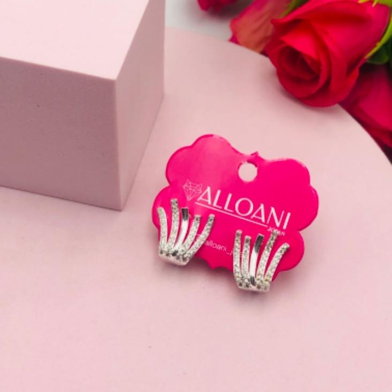 Brinco Ear Cuff Cravejado