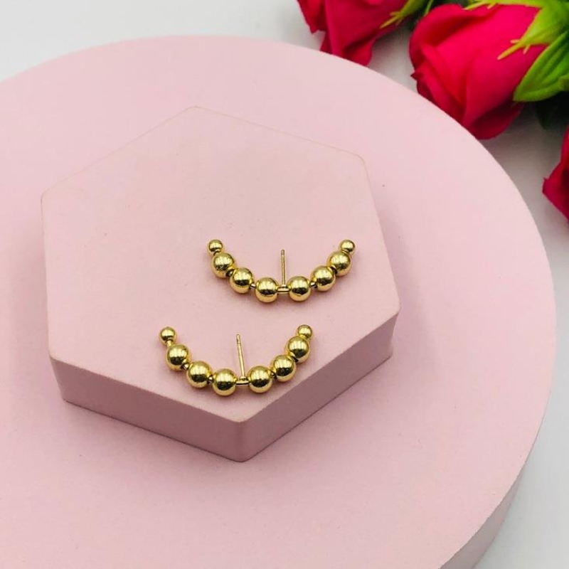 Brinco Ear Hook de Bolinhas