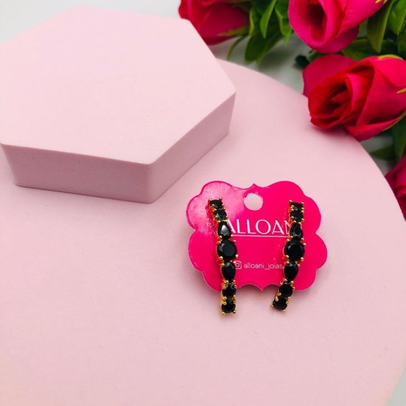 Brinco Ear Hook Zircônias Pretas