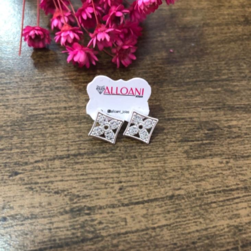 Brinco flor cravejada