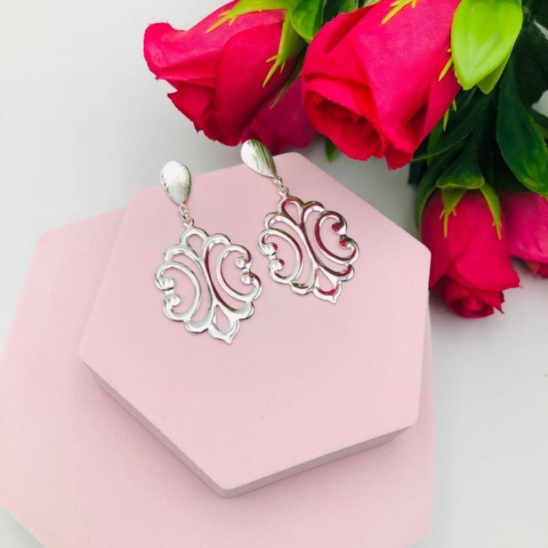 Brinco formato de flor