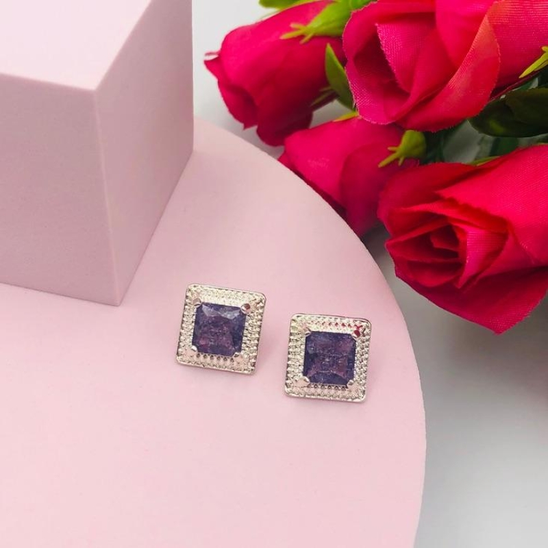 Brinco Geométrico com Pedra Roxa