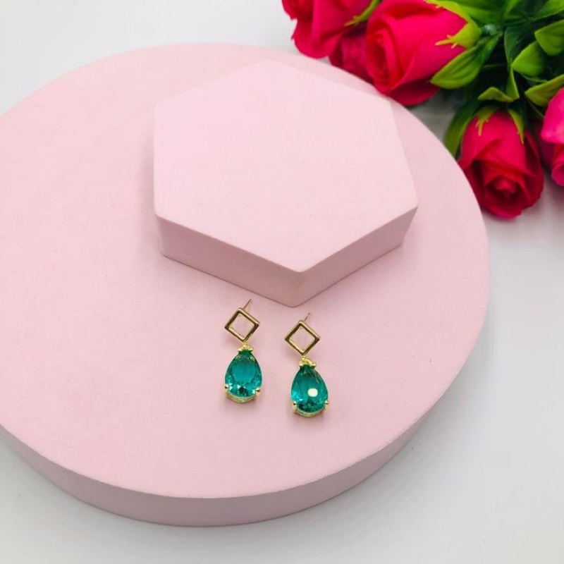 Brinco Geométrico com Pedra Verde