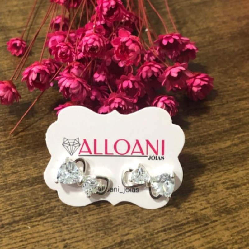 Brinco Laço com Pedra Branca