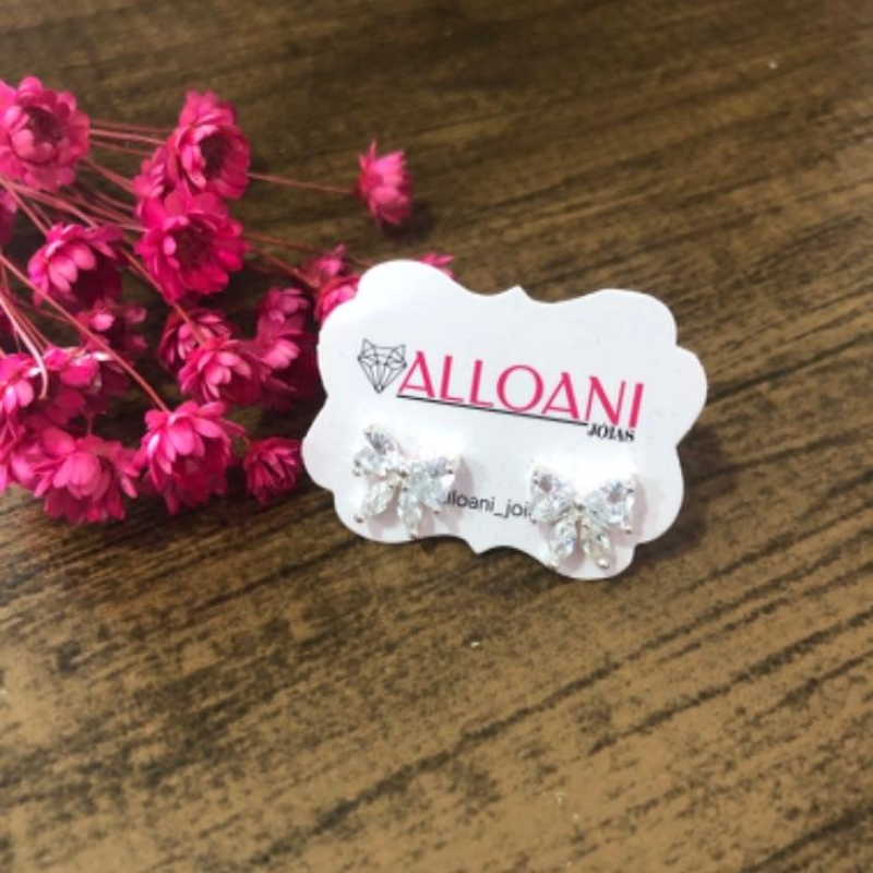 Brinco laço com pedras branca