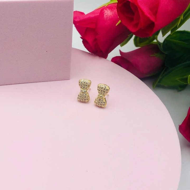 Brinco laço cravejado