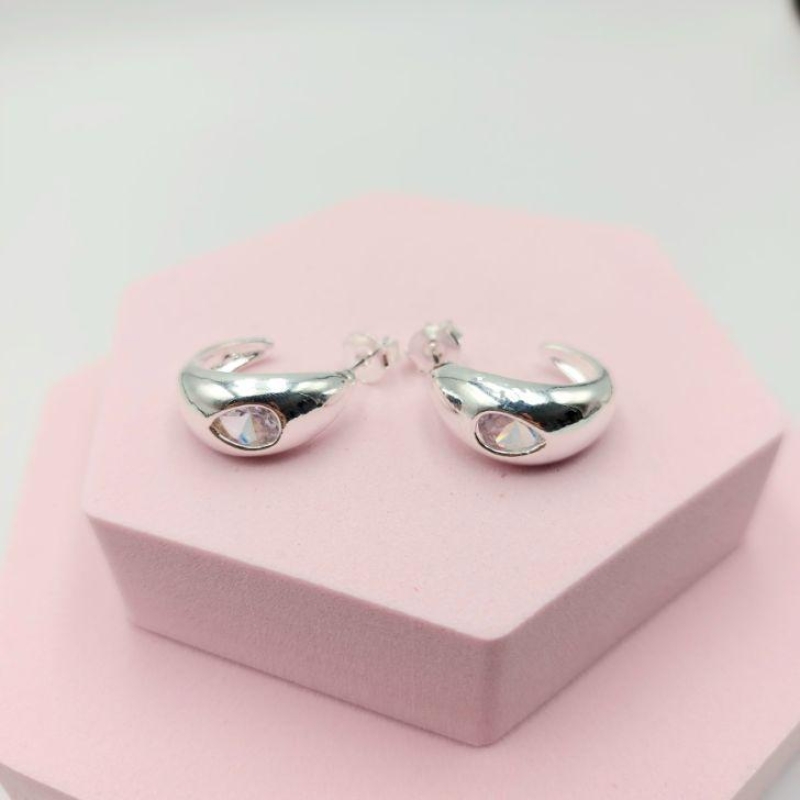 Brinco Meia Argola com Ponto de Luz