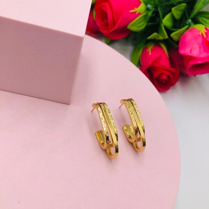 Brinco Meia Argola Trabalhada