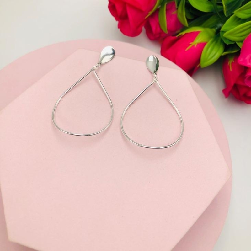 Brinco Oval Pendurado