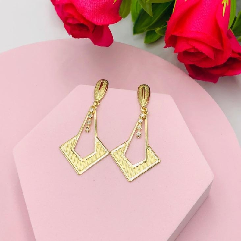 Brinco pendura geométrico