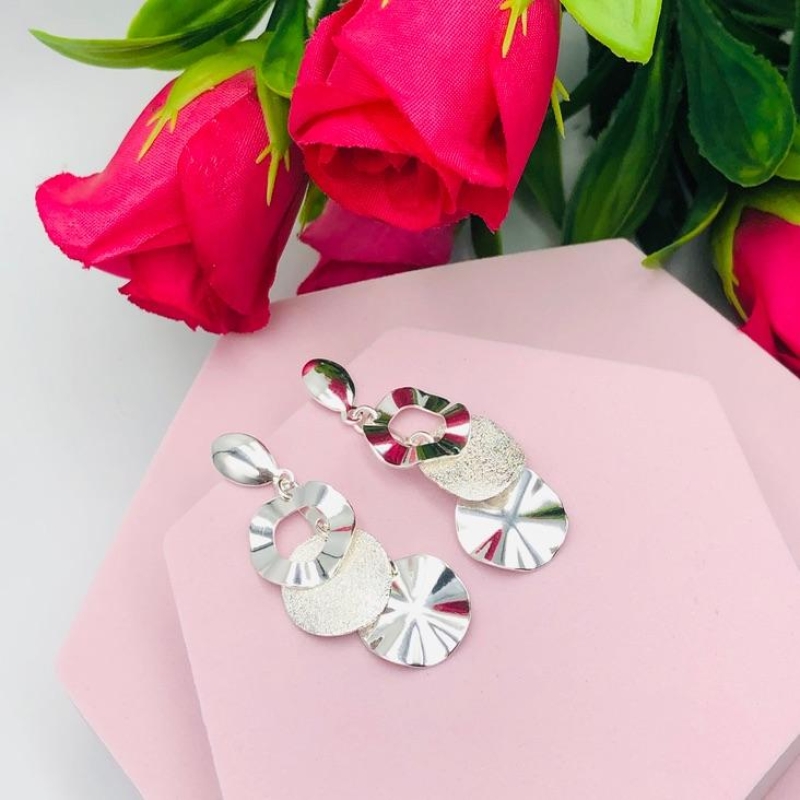 Brinco pendurado círculos