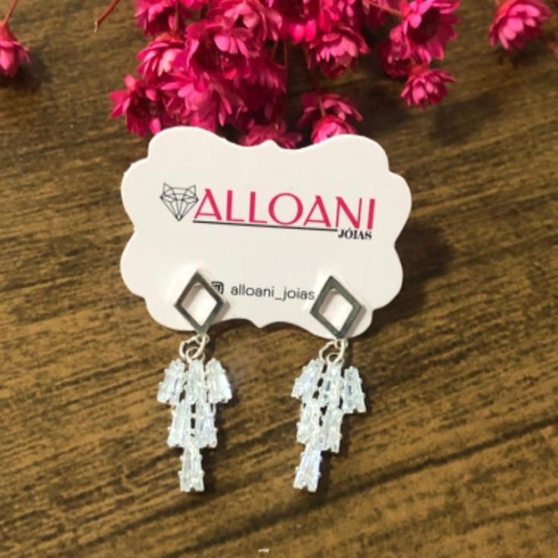 Brinco Pendurado com Pedras Brancas