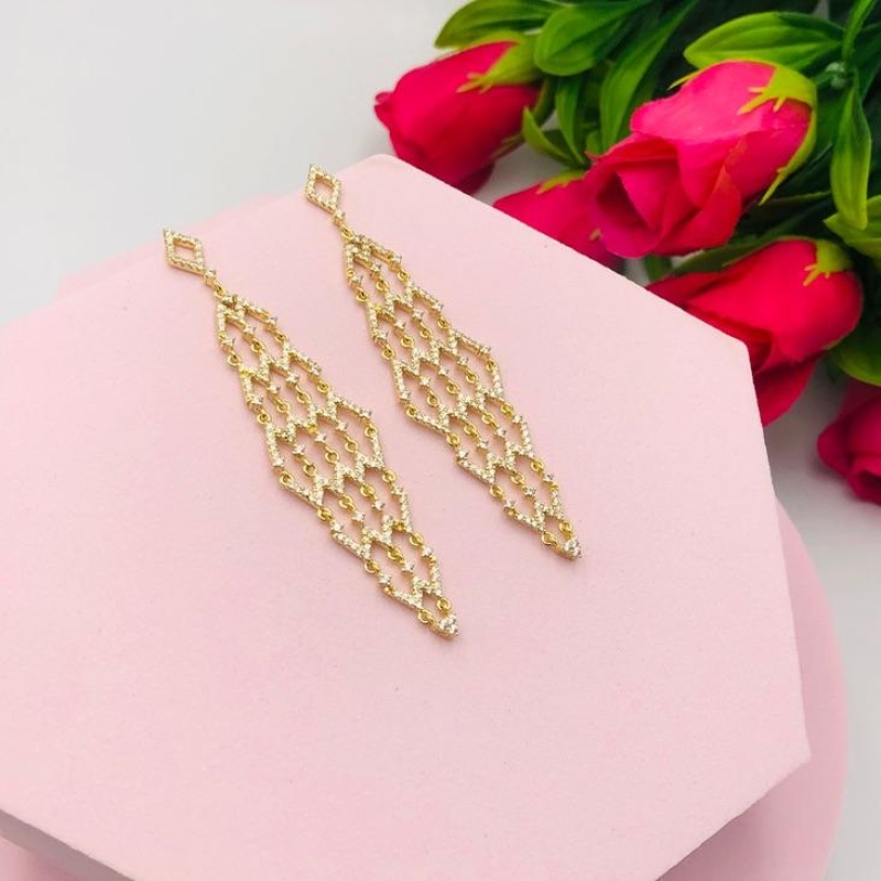 Brinco Pendurado Cravejado com Zirconia