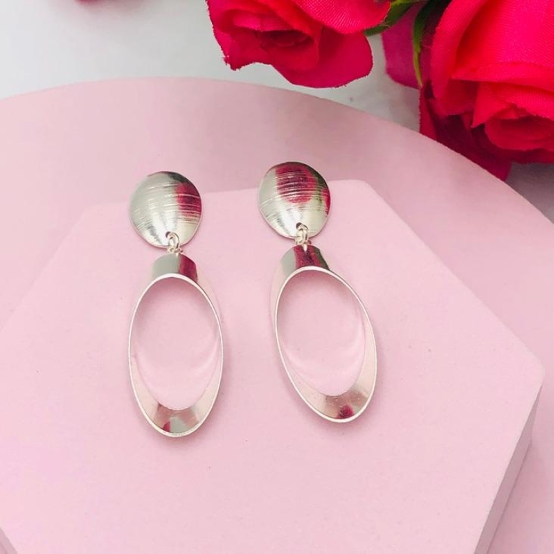 Brinco pendurado oval