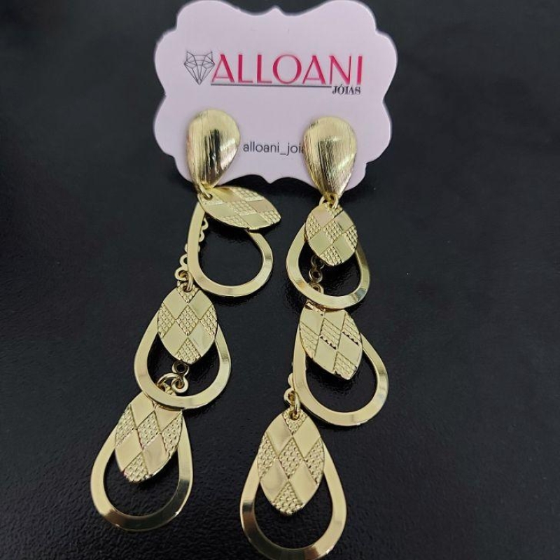 Brinco Pendurado Oval com Relevo