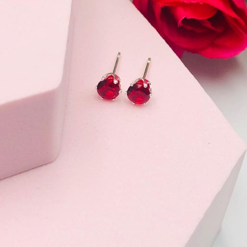 Brinco Ponto de Luz Vermelho