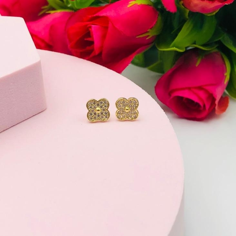 Brinco Trevo Cravejado