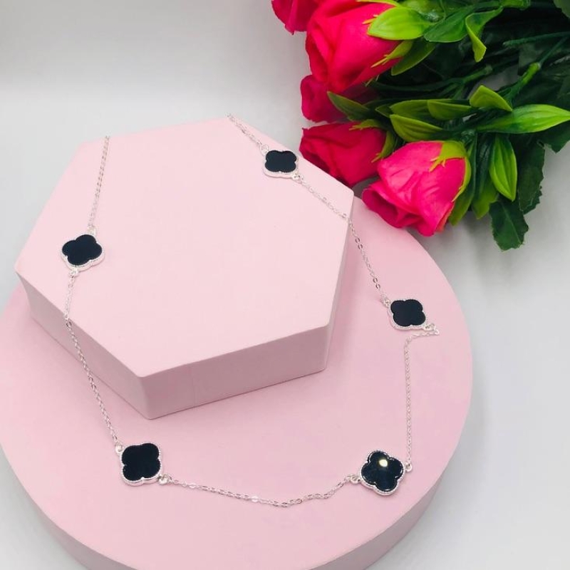 Colar Comprido com Cinco Trevo