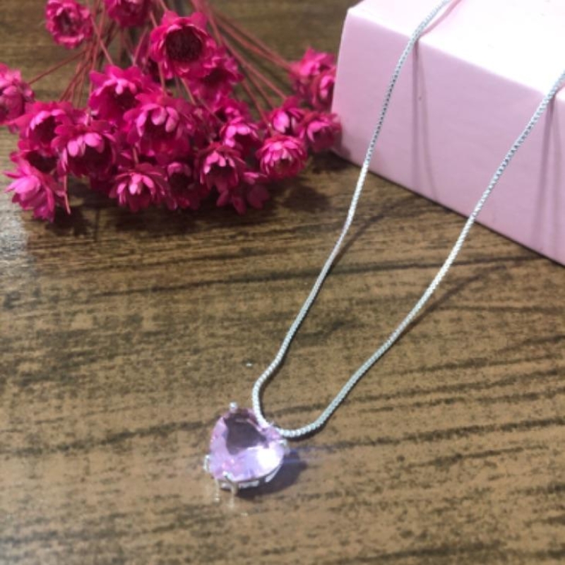 Colar corrente veneziana com coração rosa