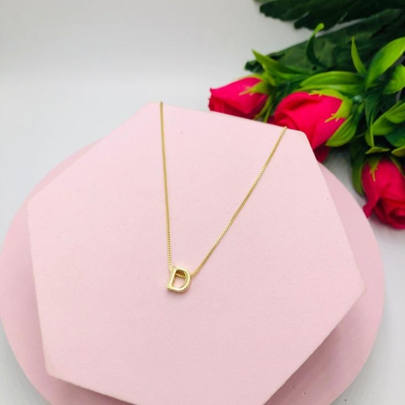 Colar corrente. Veneziana com Pingente letra D