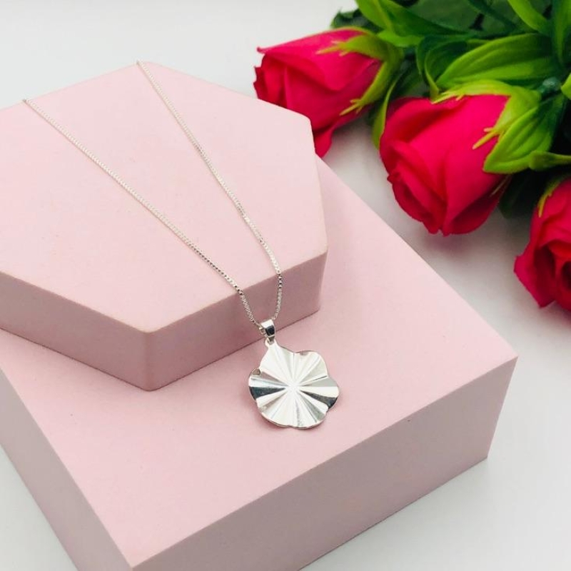 Colar de Flor Facetado