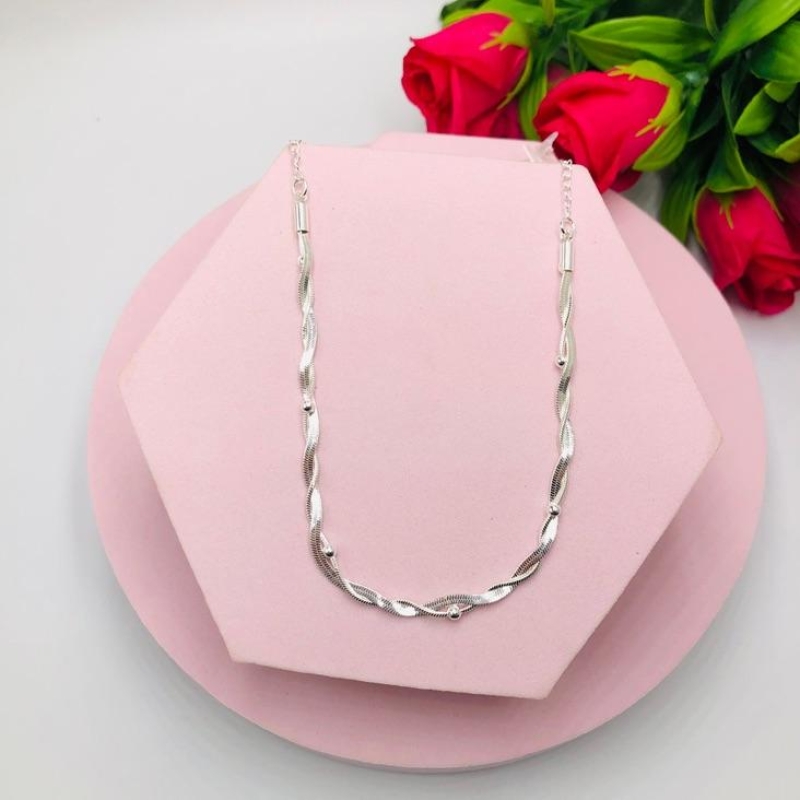 Colar Fita Torcida com Bolinha