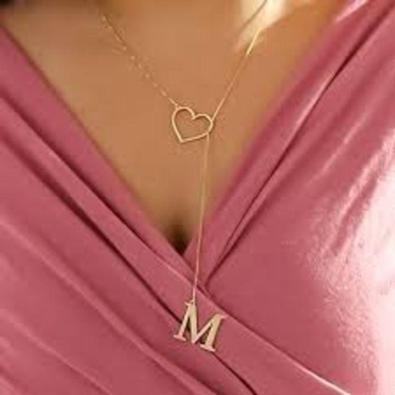 Colar Gravatinha Letra M