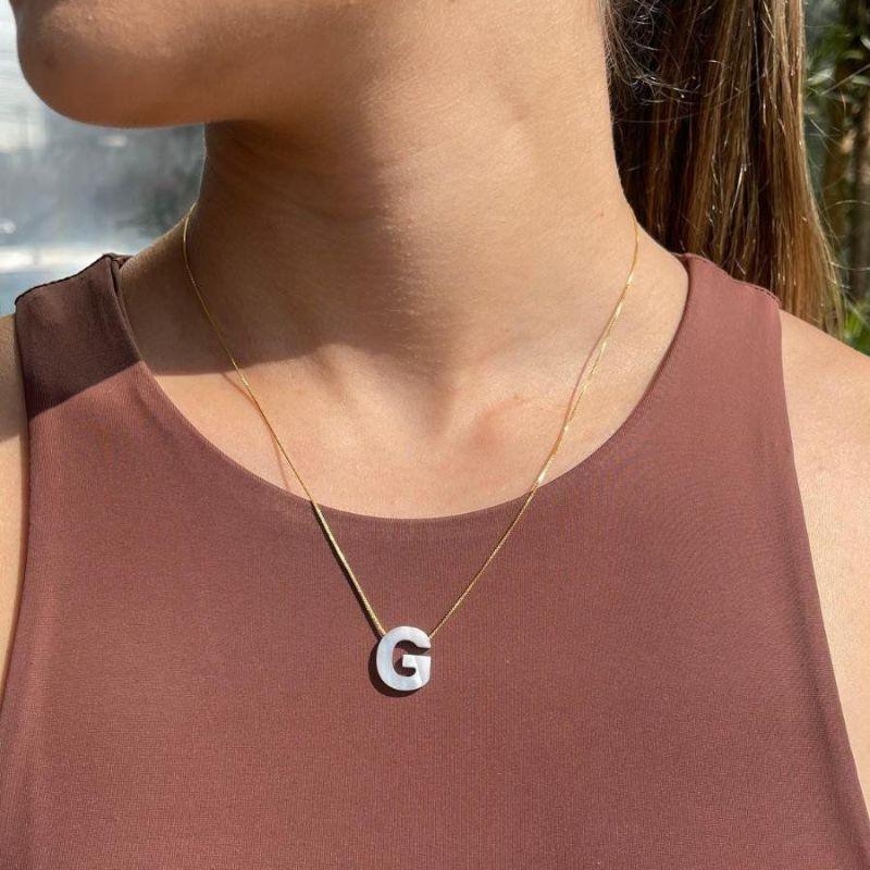 Colar Letra Madre  Perola