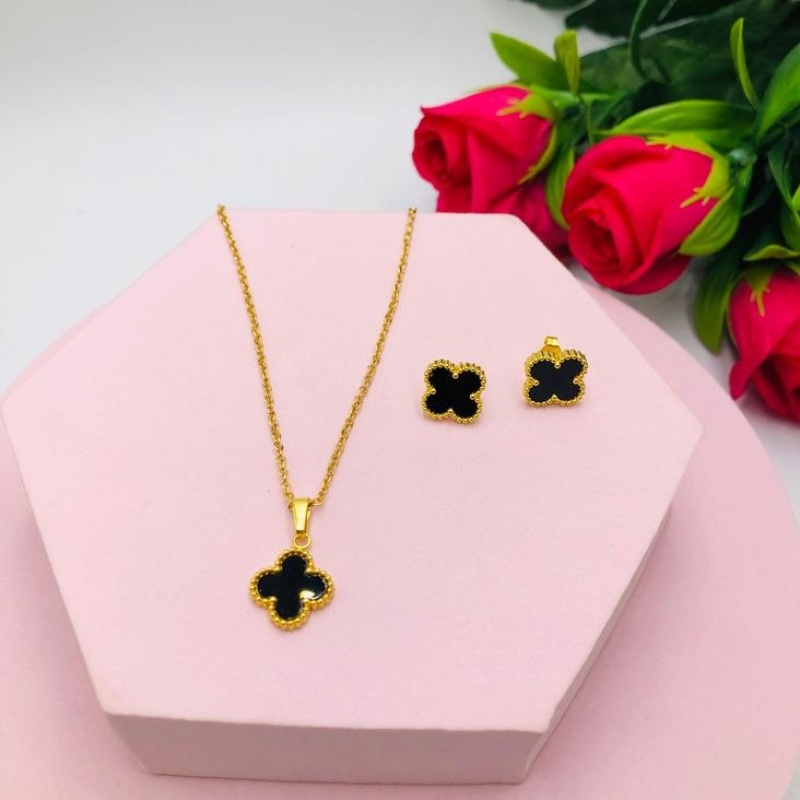 Conjunto Trevo Preto