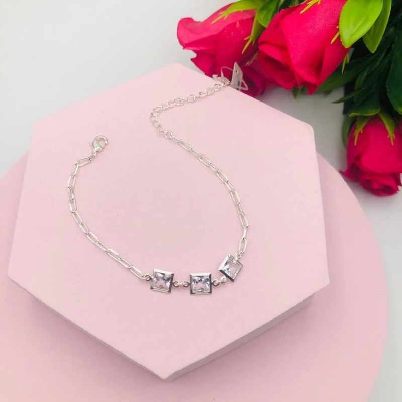 Pulseira Cartier com três pingentes