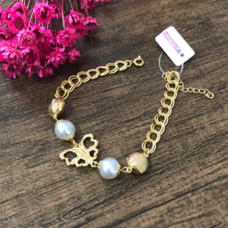 Pulseira com Pérolas e Borboleta