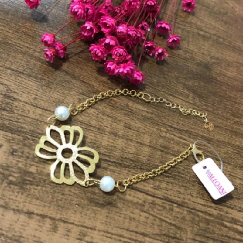 Pulseira com Pérolas e Flor