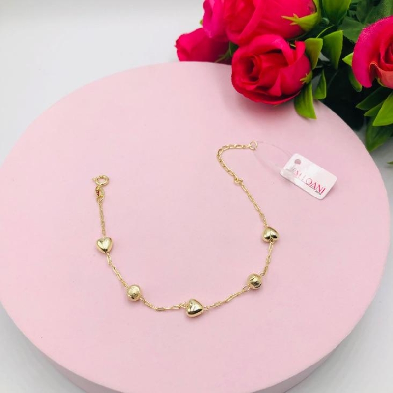 Pulseira com Pingentes de Bolinha e Coração