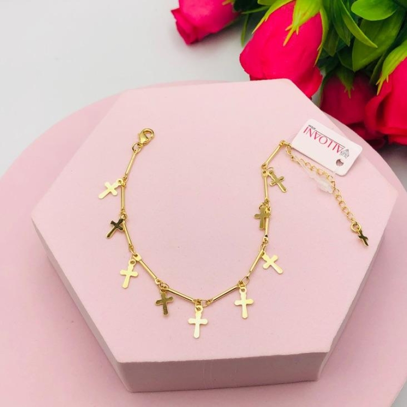 Pulseira com pingentes de cruz