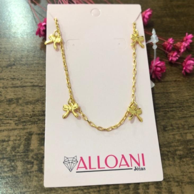 Pulseira com pingentes de lacinhos