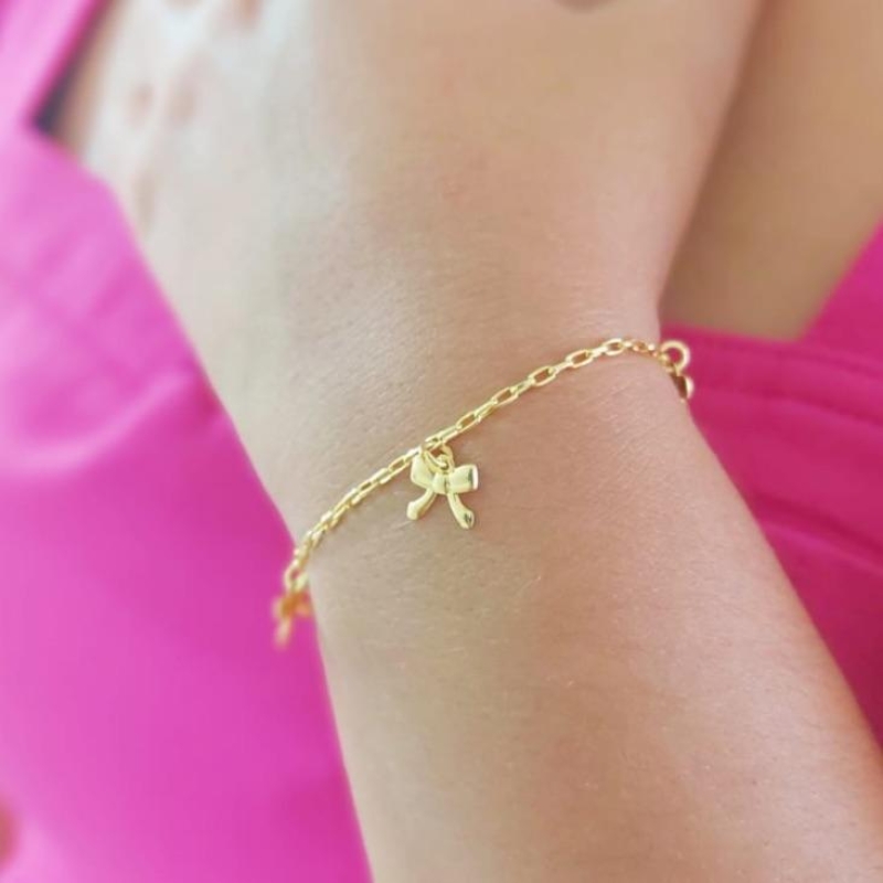 Pulseira com Pingentes Laços