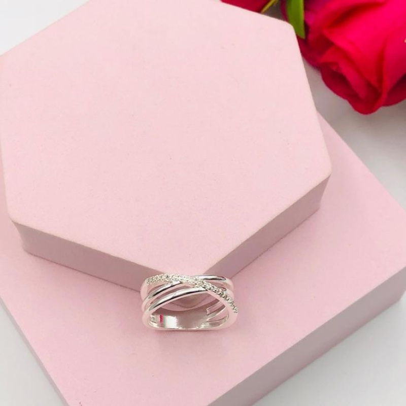 Anel de Três Linhas com uma Cravejado N18