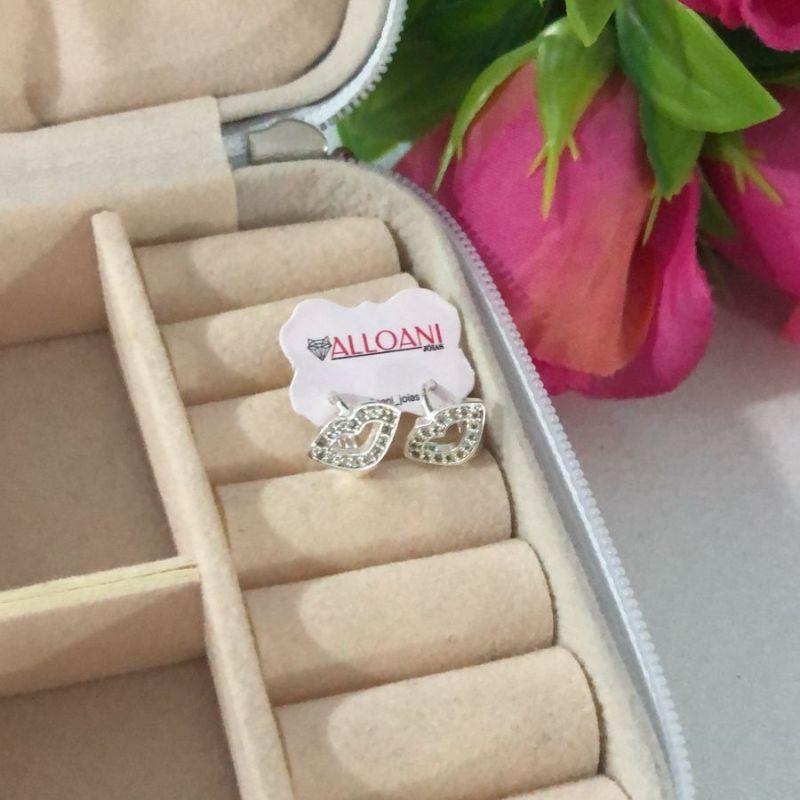 Brinco argolinha com boca cravejado de zircônia