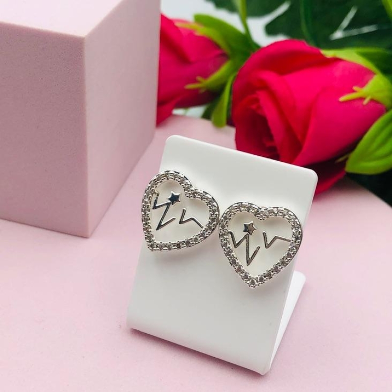 Brinco Coração Cravejado com Batimento