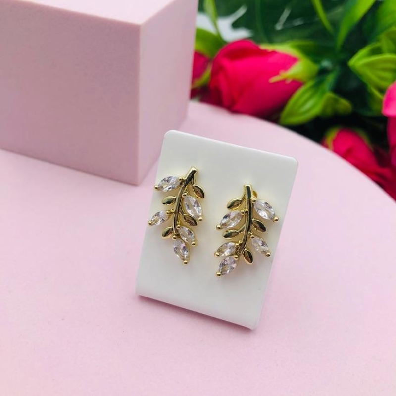 Brinco Folha Cravejado