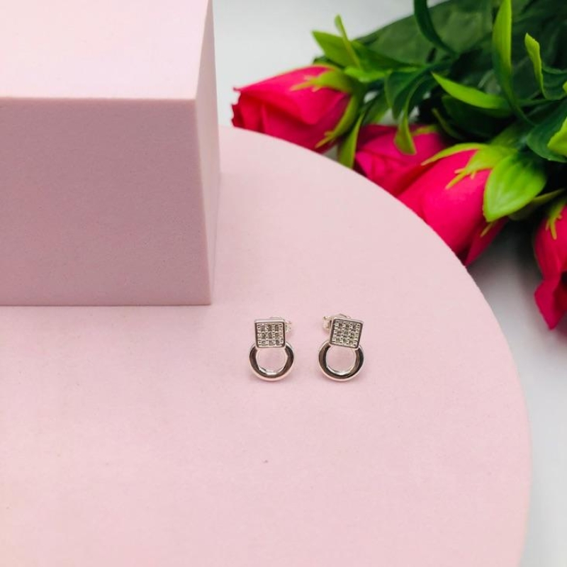 Brinco Geométrico Cravejado