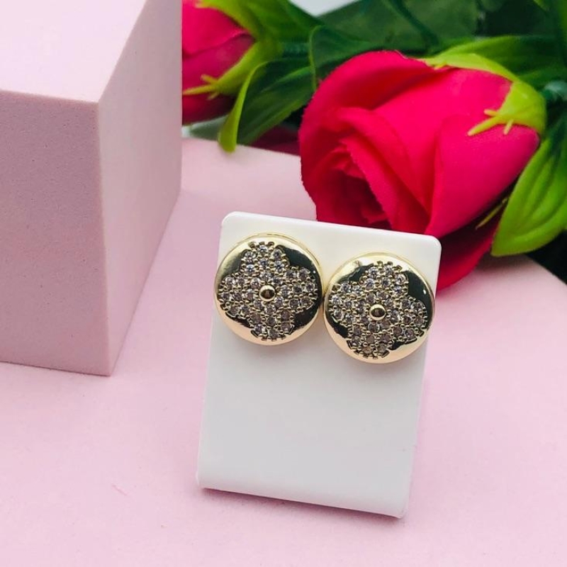 Brinco Mandala Trevo Cravejado