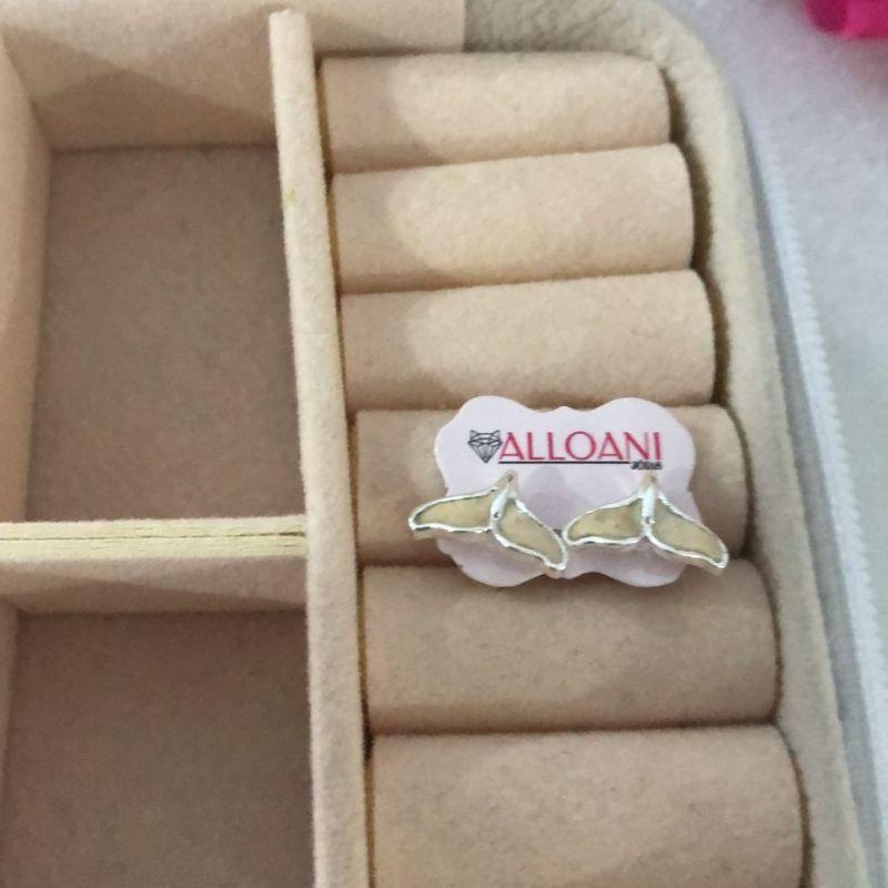 Brinco rabo da sereia bege