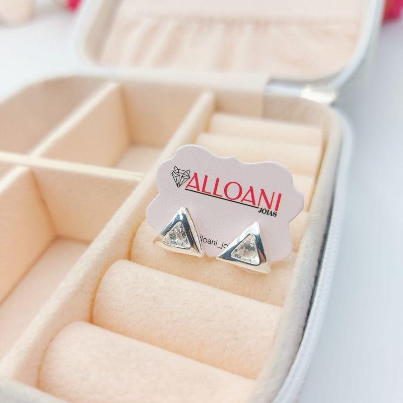 Brinco triangulo com pedra branca