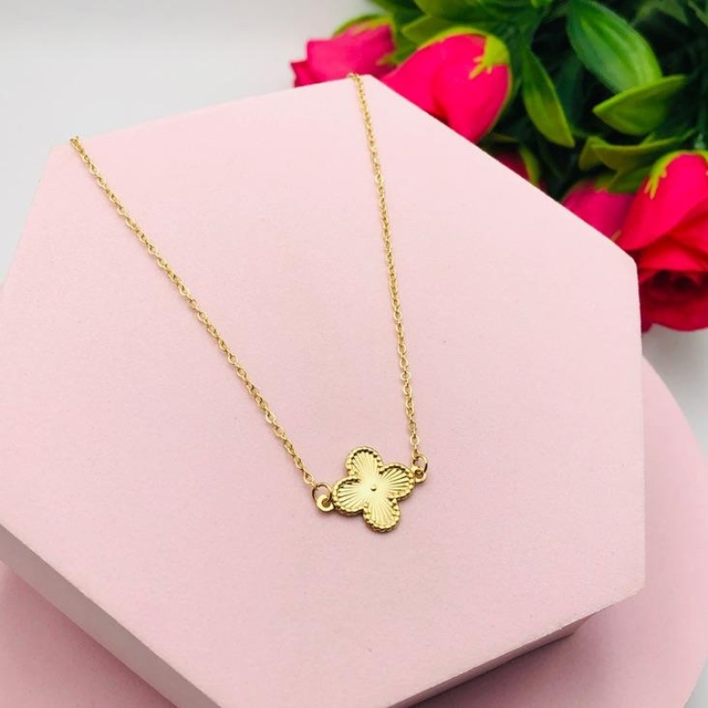 Colar Trevo Resina Preta