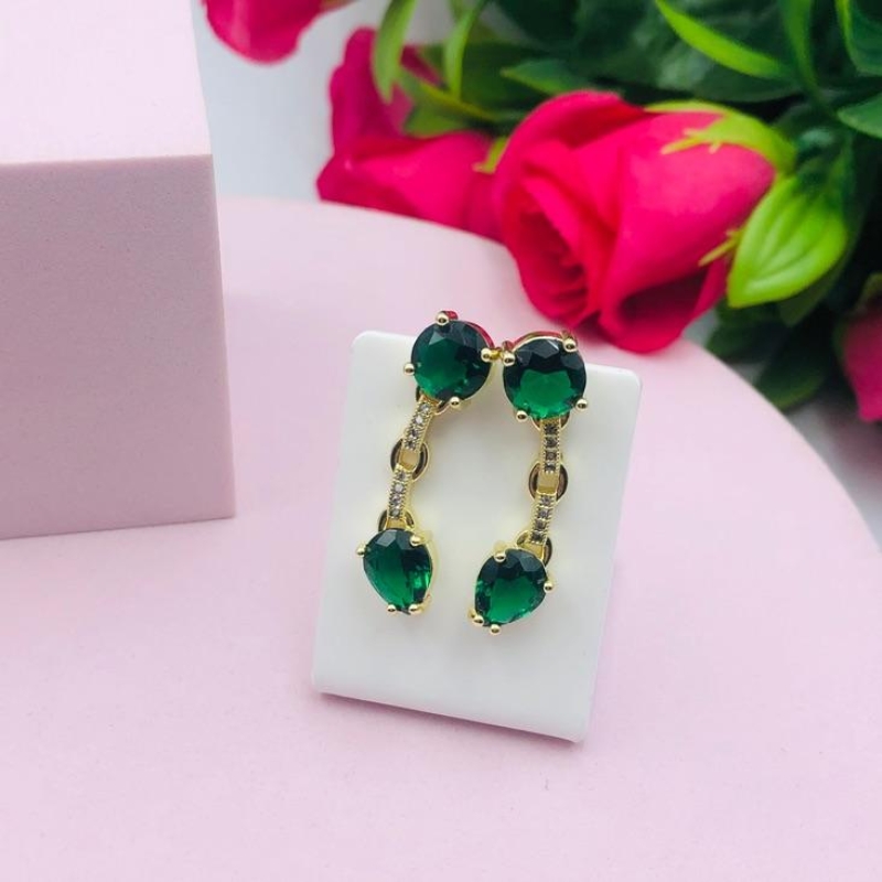 Brinco Ear Cuff Cravejado