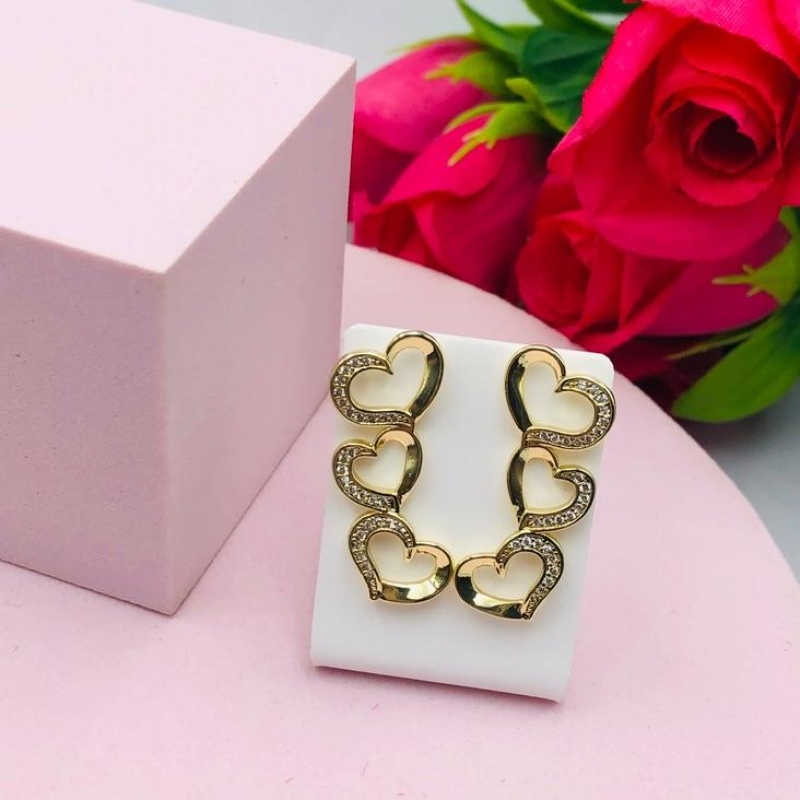 Brinco Ear Cuf Corações Cravejados e Liso