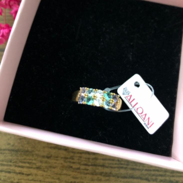 Anel com três fileiras de zirconias coloridas