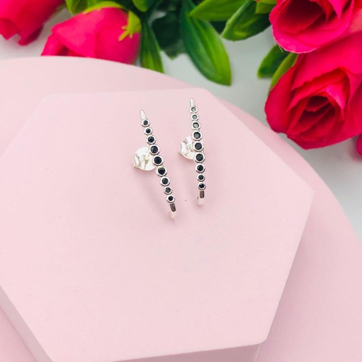 Brinco Ear Hoot pedras Pretas